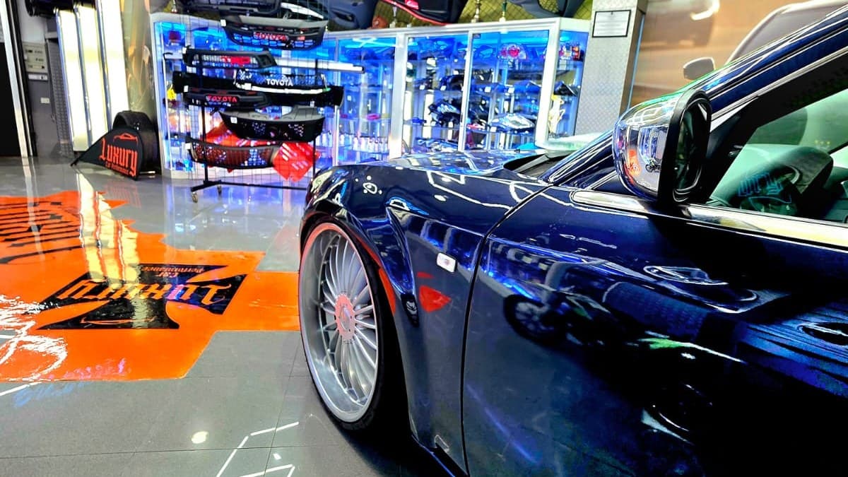 Interior Luxury Car Performance con Audi azul oscuro